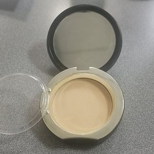 Younique Pressed Powder Mineral Foundation